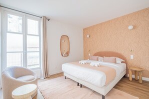 Apartemen Comfort, balkon | Tirai kedap cahaya, setrika/meja setrika, dan Wi-Fi gratis