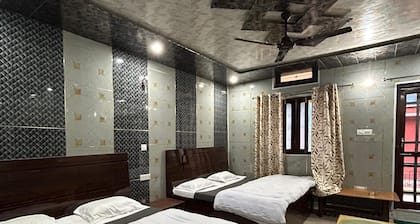 Anushri Lodge And Restaurants