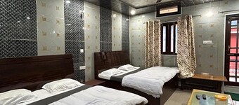 Anushri Lodge And Restaurants