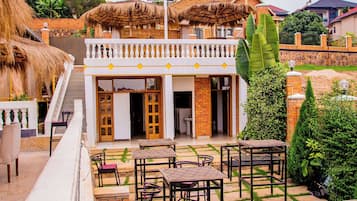 Chambre, 2 chambres, balcon, vue ville | Terrasse/Patio