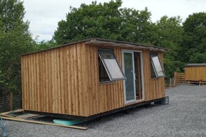 Exterior - Tucson cabin (Cynghordy)
