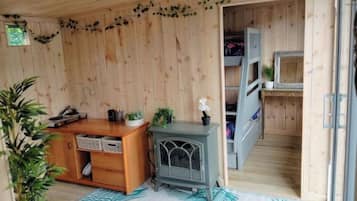 2 bedrooms, iron/ironing board, WiFi