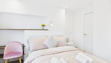 4 bedrooms, iron/ironing board, free WiFi, bed sheets