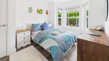 4 bedrooms, iron/ironing board, free WiFi, bed sheets