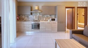 Coffee/tea maker, fridge, microwave, oven - Lovely, fully equipped 2BR APT in central MSIDA (Msida)