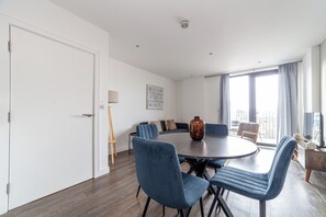 Apartment, Balcony | Dining room