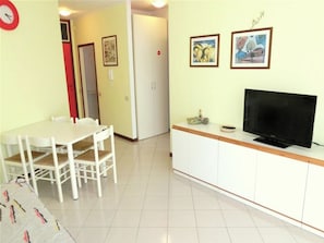 Apartment, 1 Bedroom, Balcony, City View | Room amenity