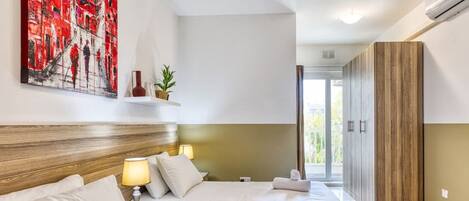 4 Schlafzimmer, Schreibtisch, Bügeleisen/Bügelbrett, Reisekinderbett