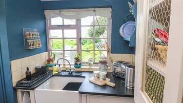 Cookware/dishes/utensils