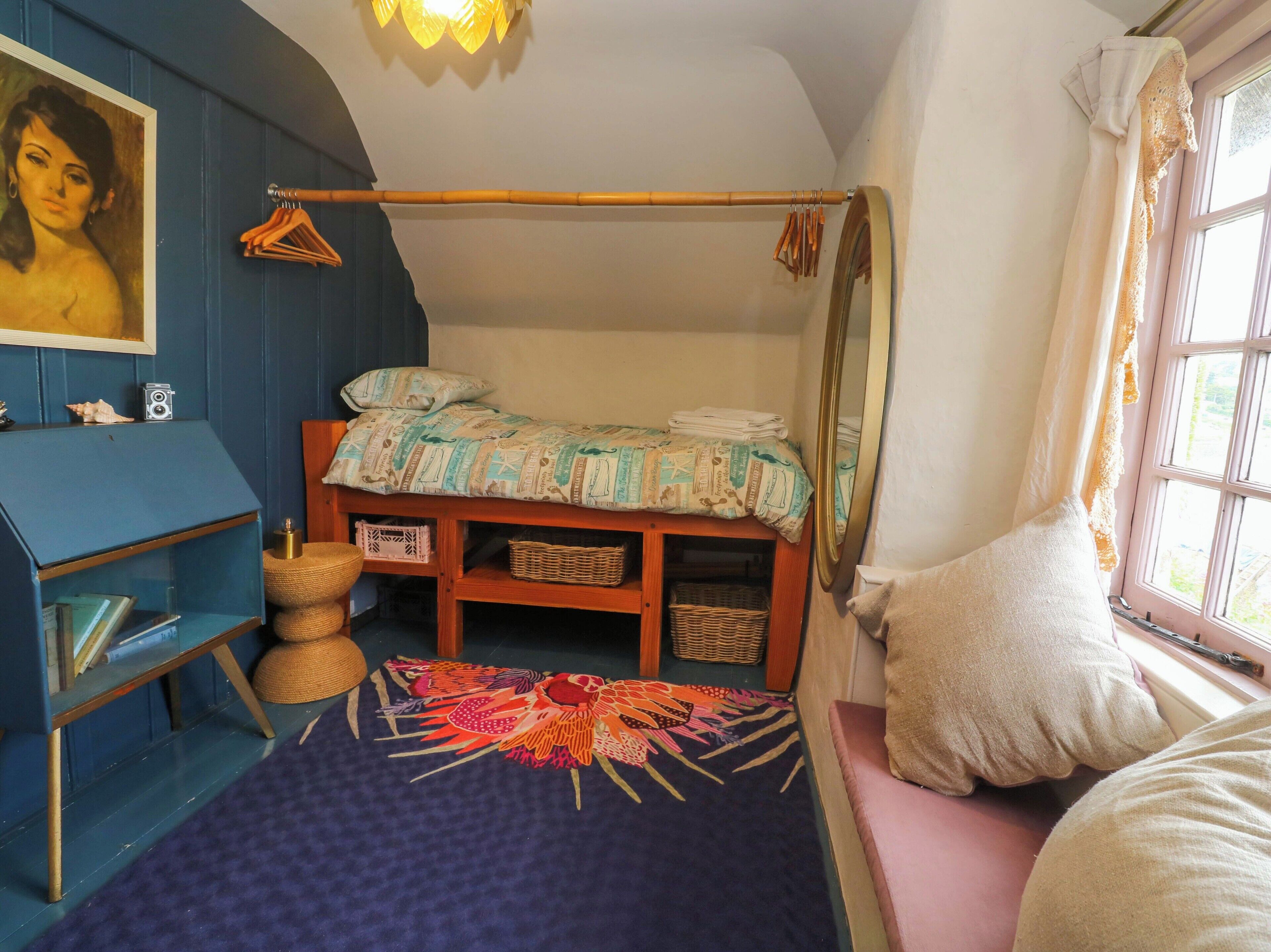 2 quartos, individualmente decorados, individualmente mobiliados
