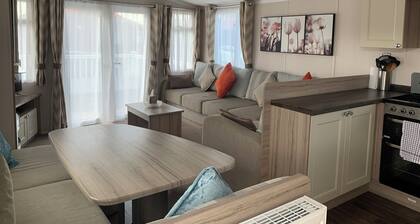 Hot tub breakaway with Castle view