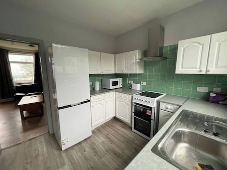 Refrigerador, microondas, horno, placa de cocina