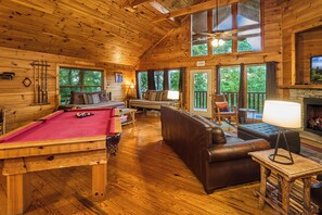 Smart-TV, Kamin, DVD-Player