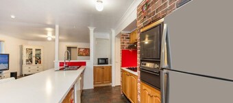 Metawise Cozy Family Room in Shared Home Free Parking