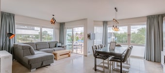 Huswell - Family Apartment With Balcony Near Coast