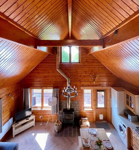 Riverside Lodge—3-Bed Retreat in Aberdeenshire
Cozy, scenic, and peaceful.