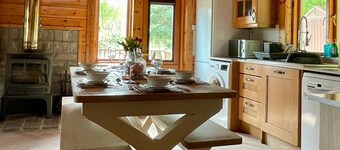 Riverside Lodge—3-Bed Retreat in Aberdeenshire
Cozy, scenic, and peaceful.