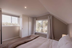 4 slaapkamers, een strijkplank/strijkijzer, wifi, beddengoed