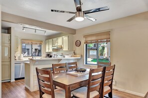 Dining - Wildflower 11- Pet Friendly, Close to Town (Mammoth Lakes)