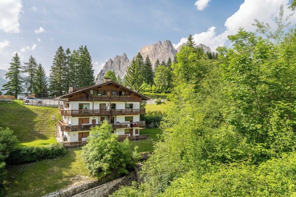 Exterior - Stylish apartment with beautiful surroundings (Cortina d'Ampezzo)