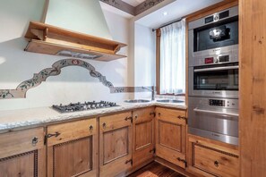 Fridge, oven, stovetop, dishwasher - Stylish apartment with beautiful surroundings (Cortina d'Ampezzo)
