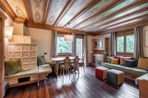 TV, offices - Stylish apartment with beautiful surroundings (Cortina d'Ampezzo)