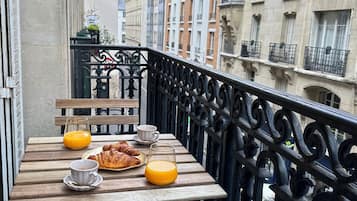 Departamento de lujo, vista al patio | Balcón