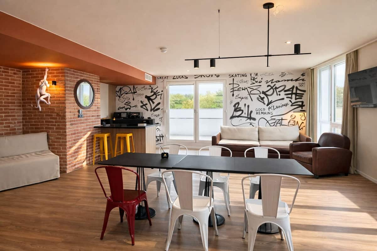 Departamento, 1 cama King size y sofá cama | Ropa de cama de alta calidad, minibar y escritorio