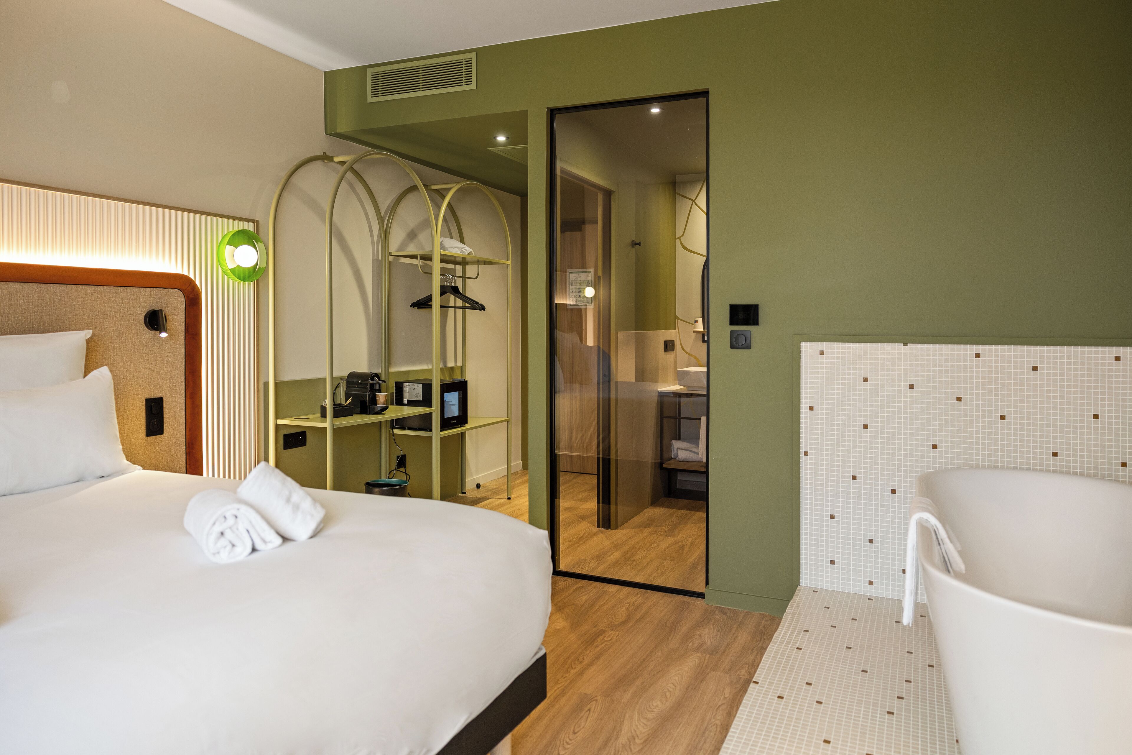 Chambre Deluxe, 1 très grand lit | Literie de qualité, minibar, bureau