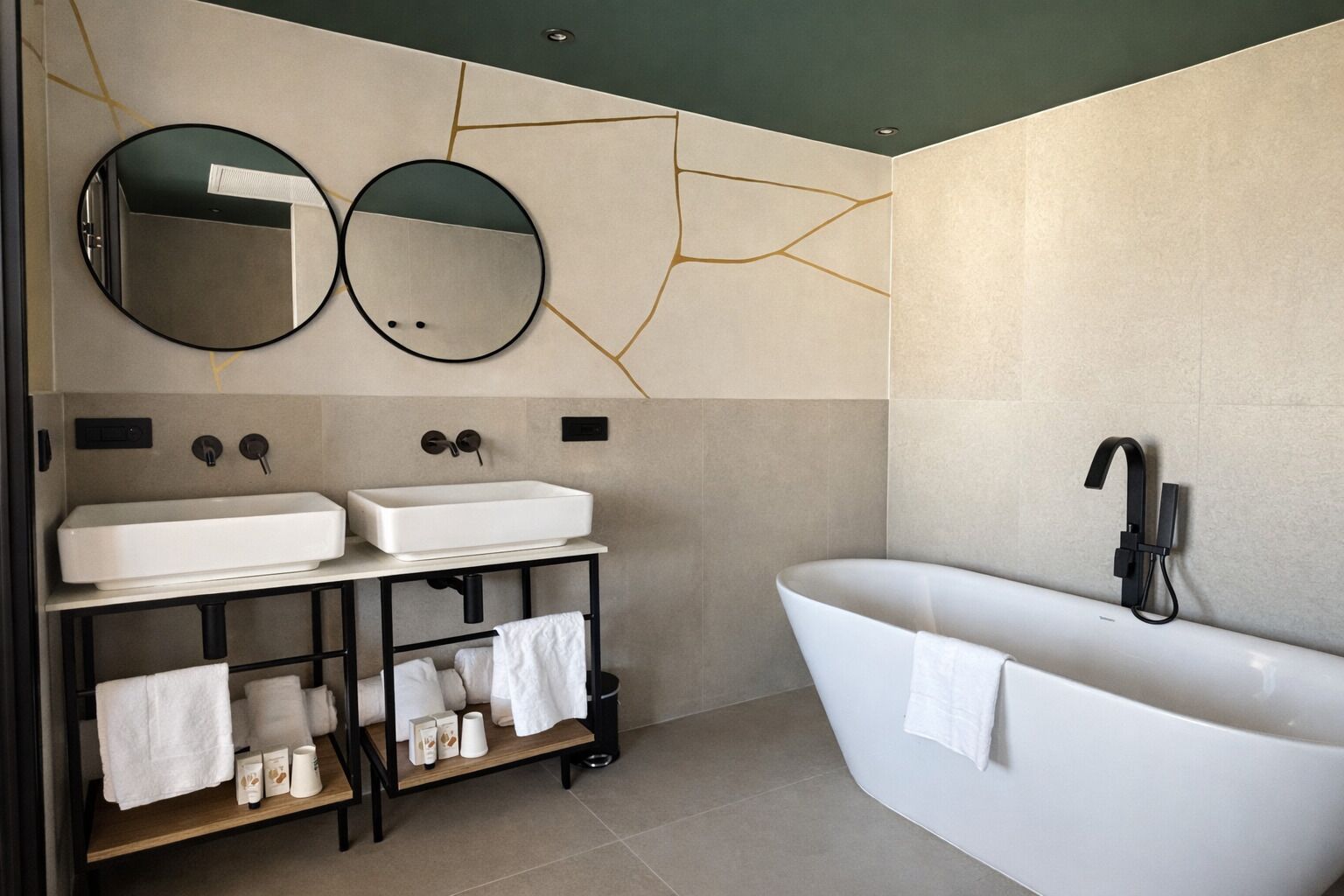 Junior Suite, 1 King Bed with Sofa bed | Bathroom