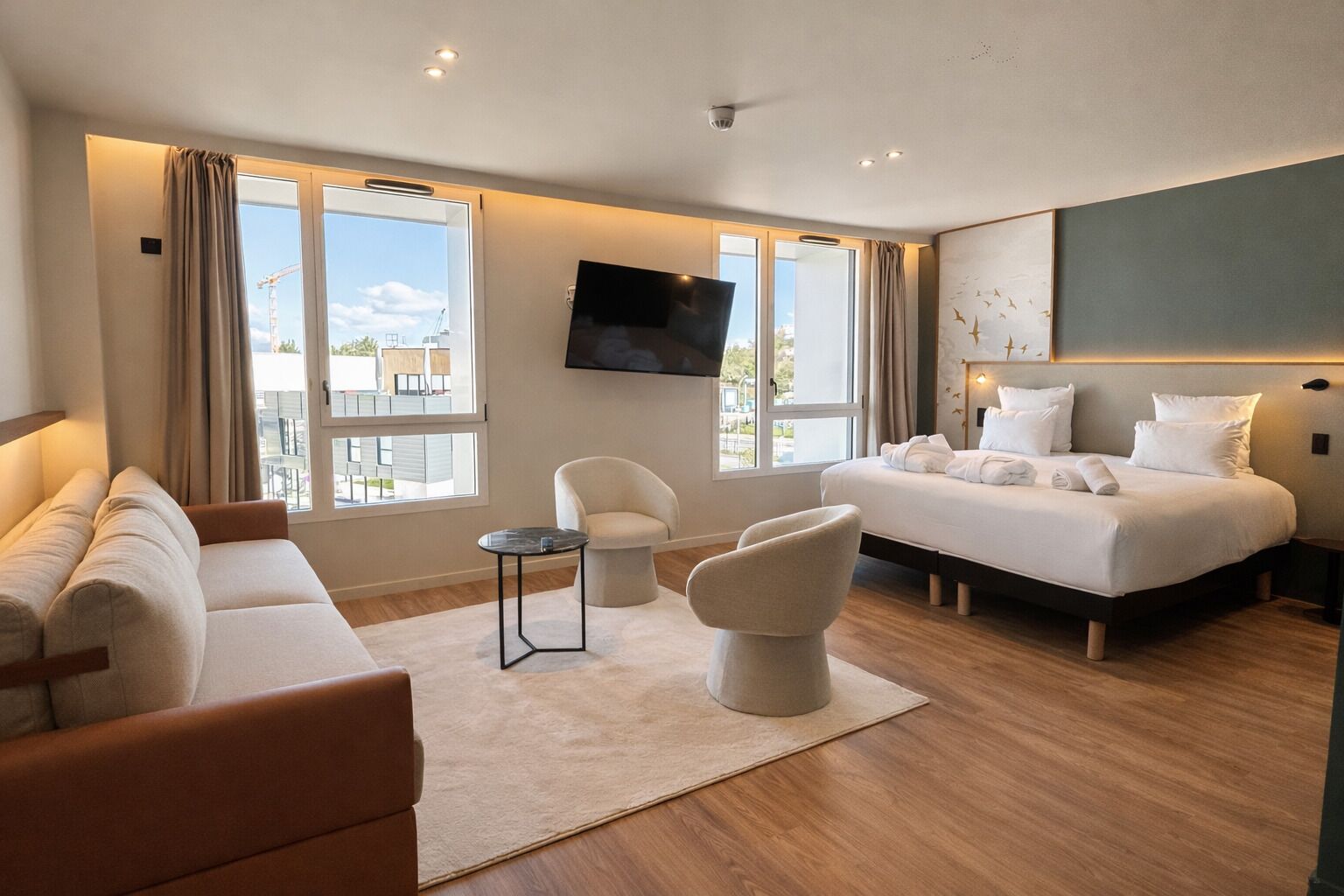 Junior-suite - 1 kingsize-seng med sovesofa | Premium-sengetøj, minibar, skrivebord