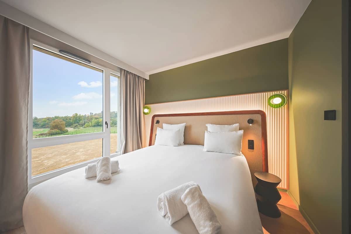 Premium bedding, minibar, desk, laptop workspace