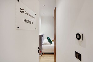 Unclassified image, 5 of 15, button