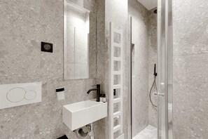 Shower, hair dryer, towels, shampoo