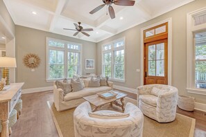 Smart TV, fireplace, ping pong, offices - Exquisite Vanderhorst home with pool (Kiawah Island)