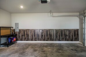 Interior - The Abode in Bella Vista .7mi to Back 40 Trailhead (Bella Vista)