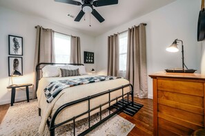 3 Schlafzimmer, Schreibtisch, Bügeleisen/Bügelbrett, Reisekinderbett