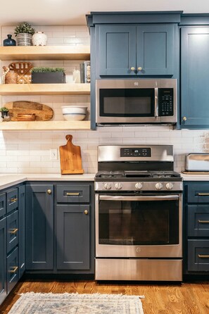 Fridge, microwave, oven, stovetop - Blue Idyll Summary:<br>B (Bentonville)