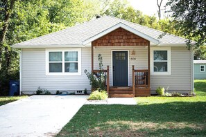 Exterior - Blue Idyll Summary:<br>B (Bentonville)