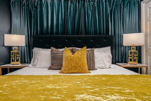 3 habitaciones, tabla de planchar con plancha, wifi y ropa de cama 