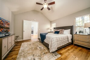 4 bedrooms, desk, iron/ironing board, WiFi