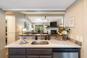 Interior - The Coves on Beaver Lake (Rogers)