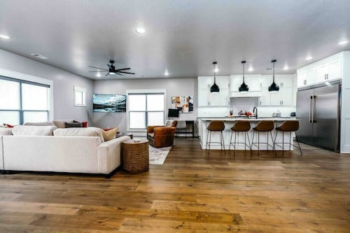 Modern Farmhouse at Crystal Bridges