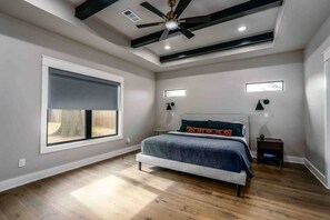 4 bedrooms, desk, iron/ironing board, WiFi