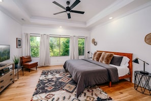 4 bedrooms, desk, iron/ironing board, travel crib