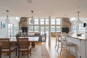 Dining - Stay at Smith Cove (Gloucester)