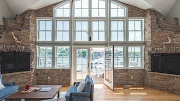 Fernseher, Kamin, Arbeitsbereiche