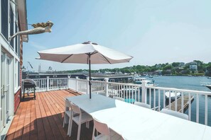 Outdoor dining - Stay at Smith Cove (Gloucester)