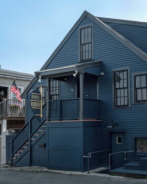 Exterior detail - Stay at Smith Cove (Gloucester)