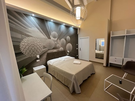 Junior Suite, Sea View | Bathroom | Free toiletries, hair dryer, towels, soap